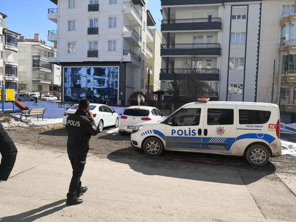 Karısının boğazını kesip 4 ayrı yerinden bıçaklayan koca: “Onu çok seviyorum”