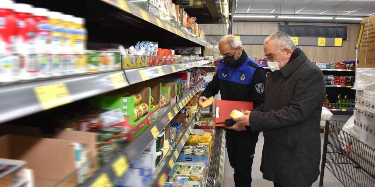 Konya Büyükşehir Beledieyesi zabıtasından marketlerde fiyat denetimi