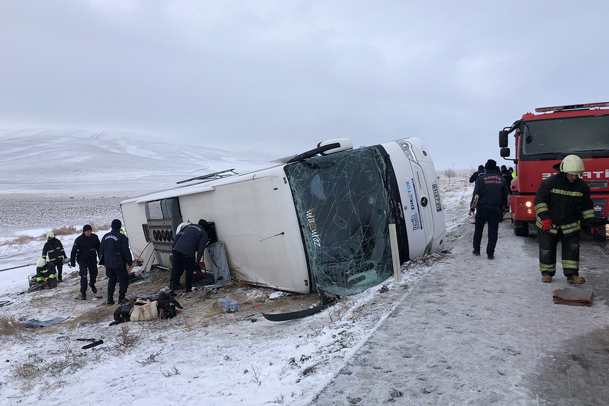 Konya-Aksaray yolunda otobüs şarampole devrildi: 5 ölü, 42 yaralı