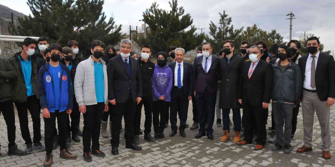 Salih Akkaya Fen Lisesi öğrencileri ile buluştu