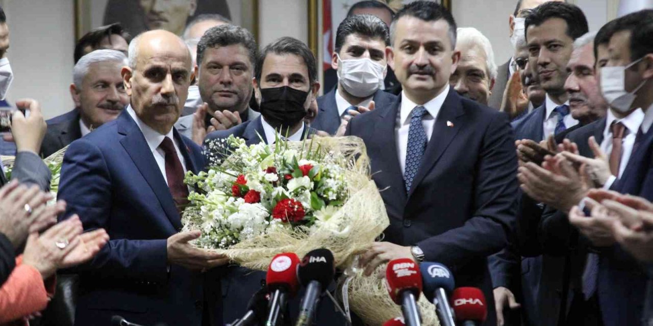 Yeşil sahalardan bir yıldız kaydı!  Bekir Pakdemirli görevi devretti