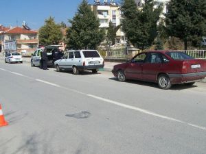 Beyşehir’de Araçlarda Renkli Cam Denetimleri