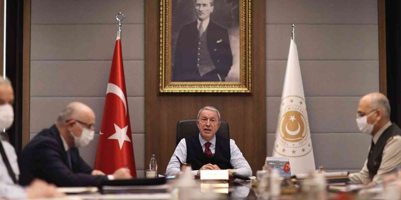 Bakan Hulusi Akar kuvvet komutanlarıyla toplantı gerçekleştirdi