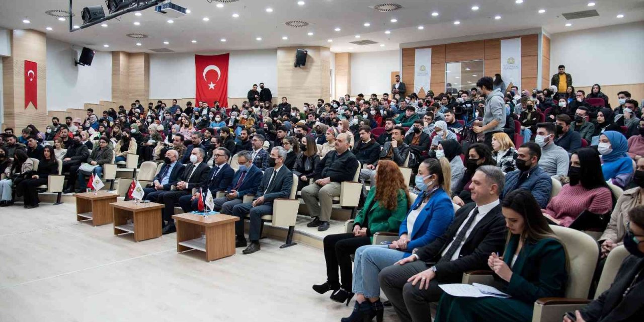 Selçuk Üniversitesi'nde öğrenci-mezun buluşması gerçekleşti