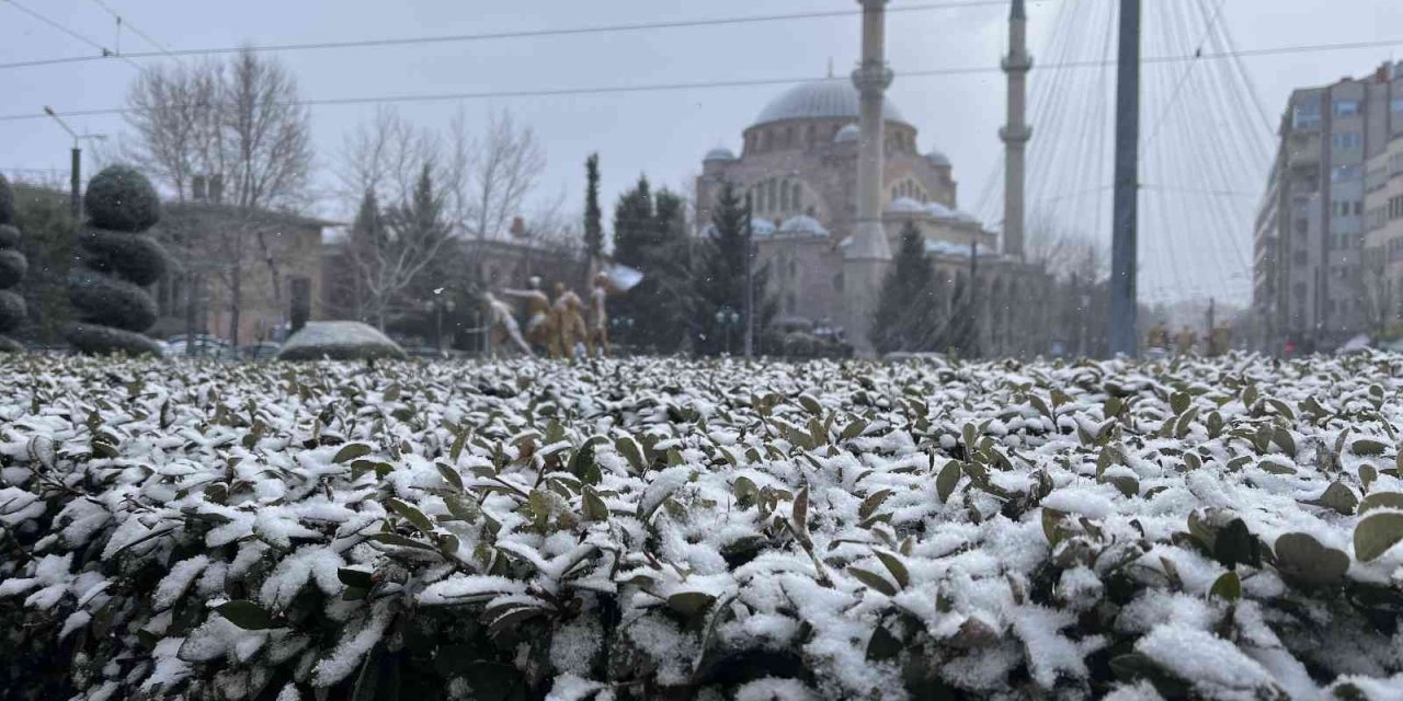 Mart ayında şaşırtan yoğun kar yağışı