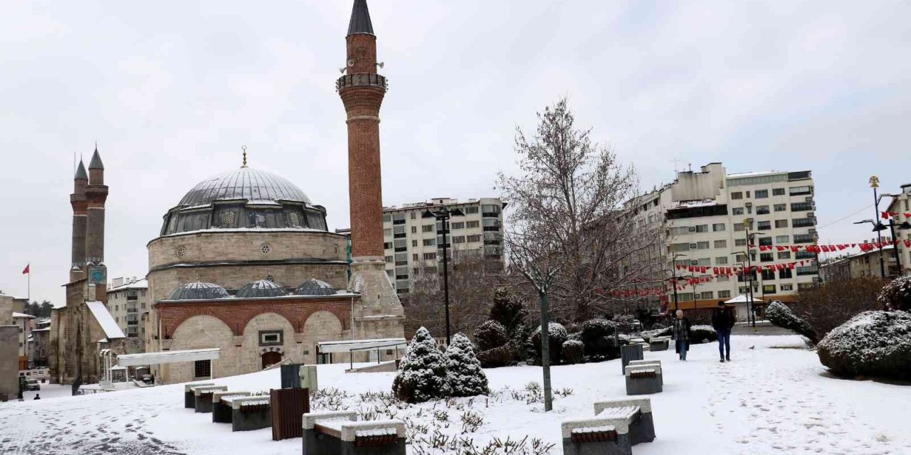 Mart ayının sonlarında kent yeniden beyaza büründü