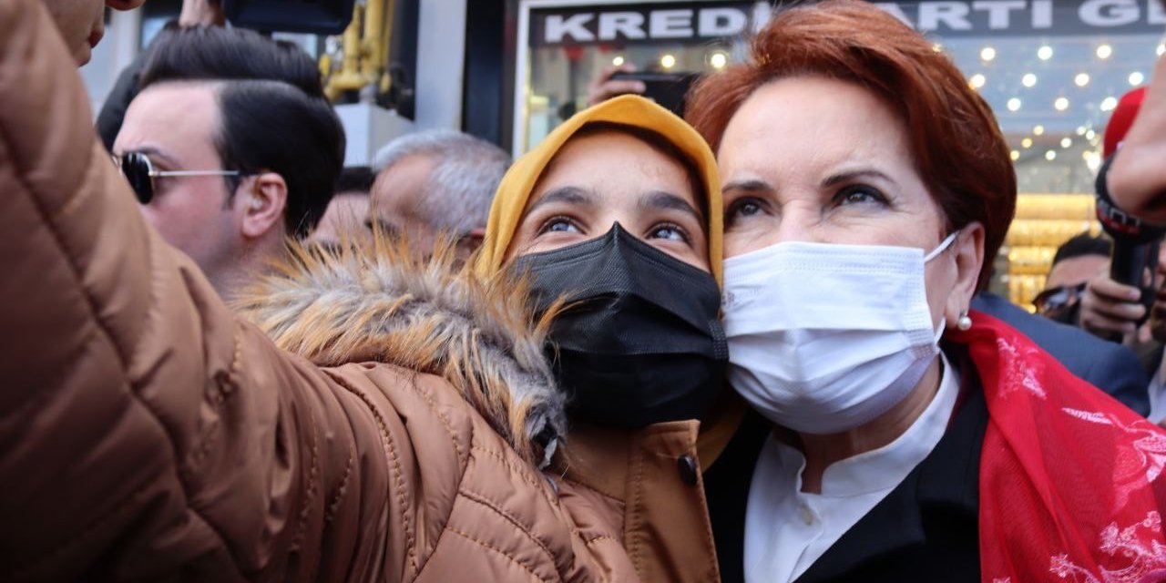 Meral Akşener ilçelerde esnafları ziyaret etti