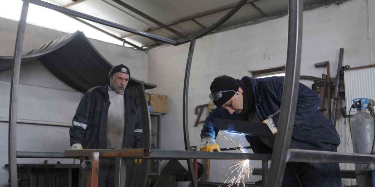 Nevşehir Belediyesi, Kent Mobilyalarını Atölyelerinde üretiyor