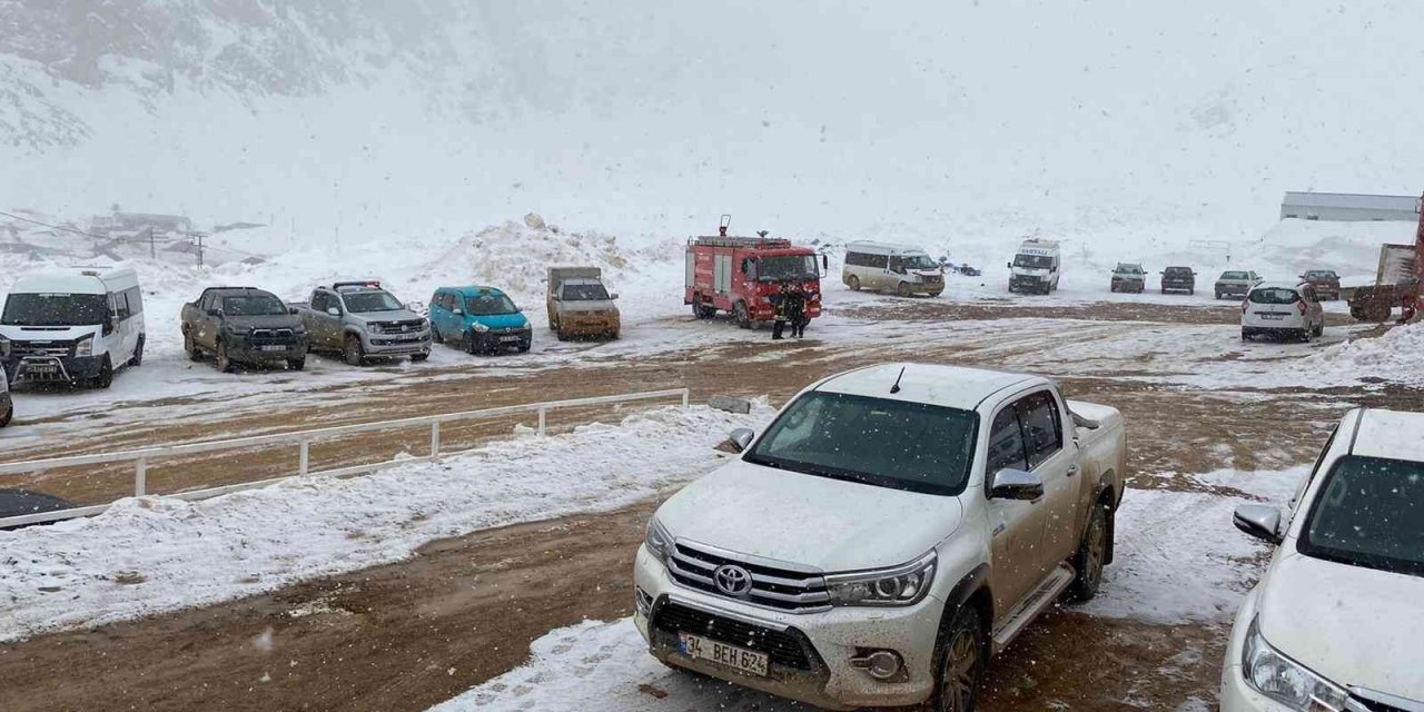 Vali Günaydın göçük bölgesinde