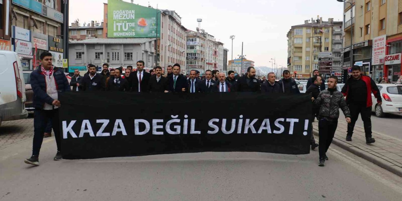 Alperenler “kaza değil suikast” yazılı pankart açtı