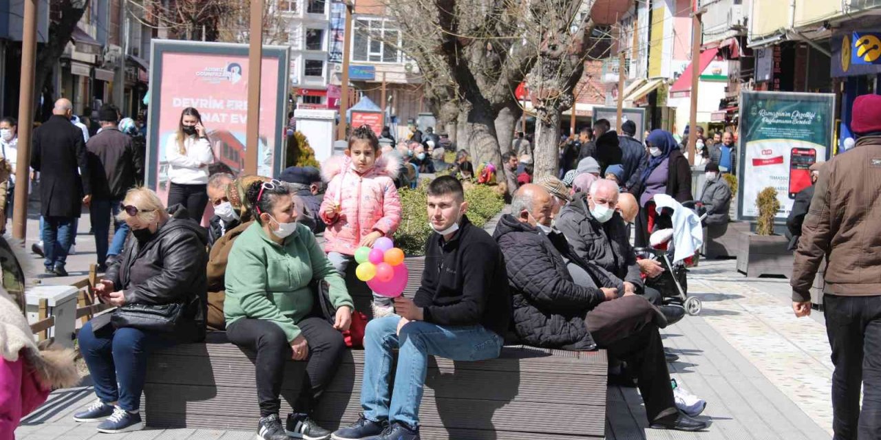 Güneşli havayı fırsat bilen Eskişehirliler kendini dışarı attı