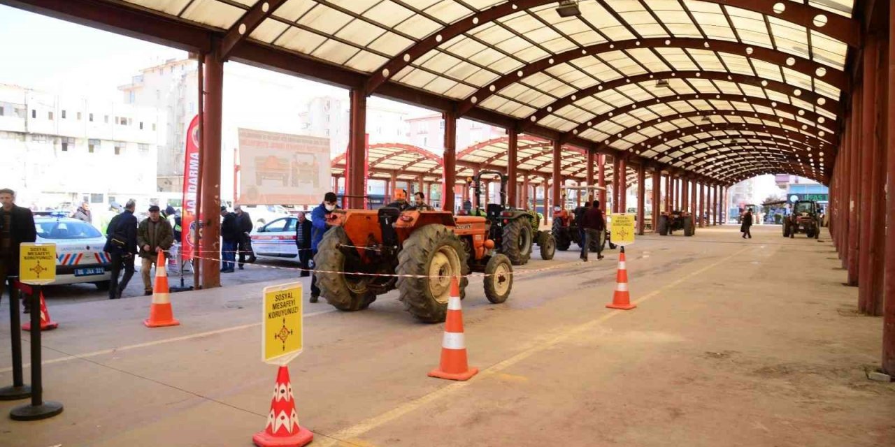 Kahramankazan’da “Reflektör Tak, Görünür Ol” projesi