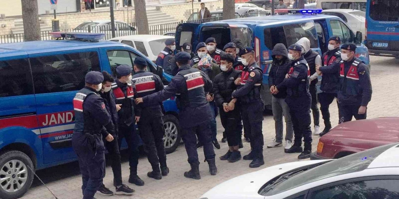 Sosyal medya dolandırıcılarına "Hayalet-2" operasyonu: 8 gözaltı