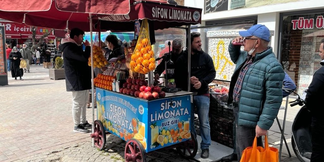 Sıkma meyve suyu tezgahlarında mesai başladı