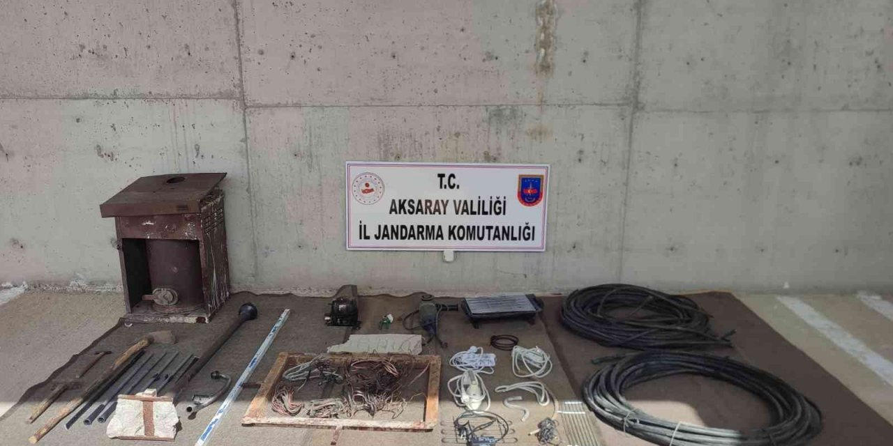 Aksaray'da kablo hırsızları jandarmanın dikkatiyle suçüstü yakalandı