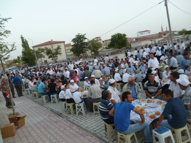 Eskil Kaymakamlığı'ndan iftar! Bugünkü iftara tüm Eskil halkı davetli