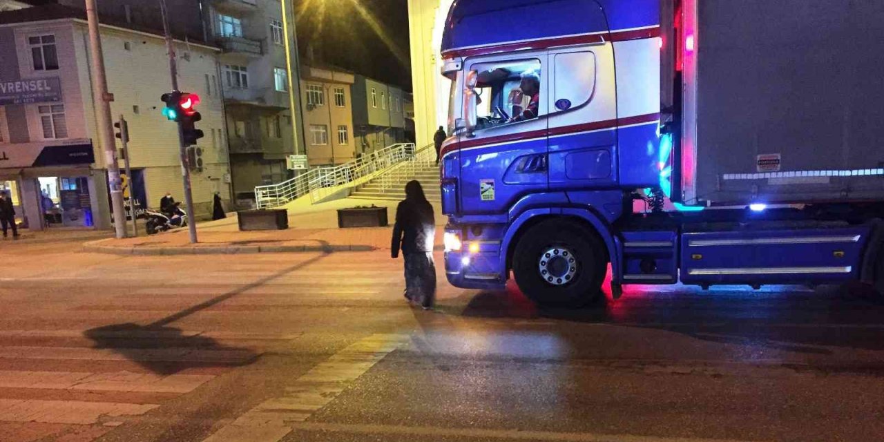 Kulu’da trafik ışıklarında dilenenler canlarını tehlikeye atıyor