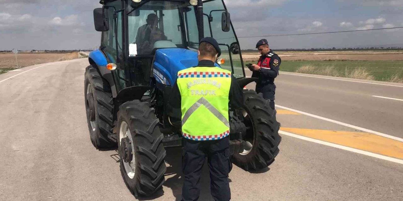 Aksaray jandarma trafikten traktörlere denetim