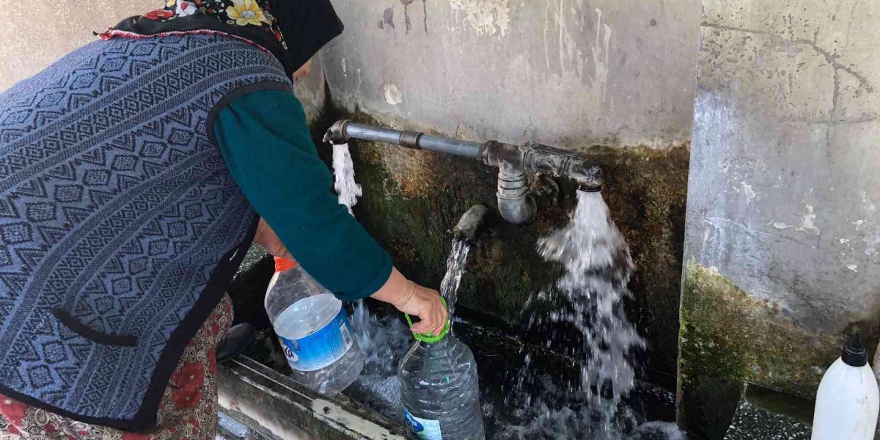 Su zammı sonrası vatandaşlar çeşmeye koştu