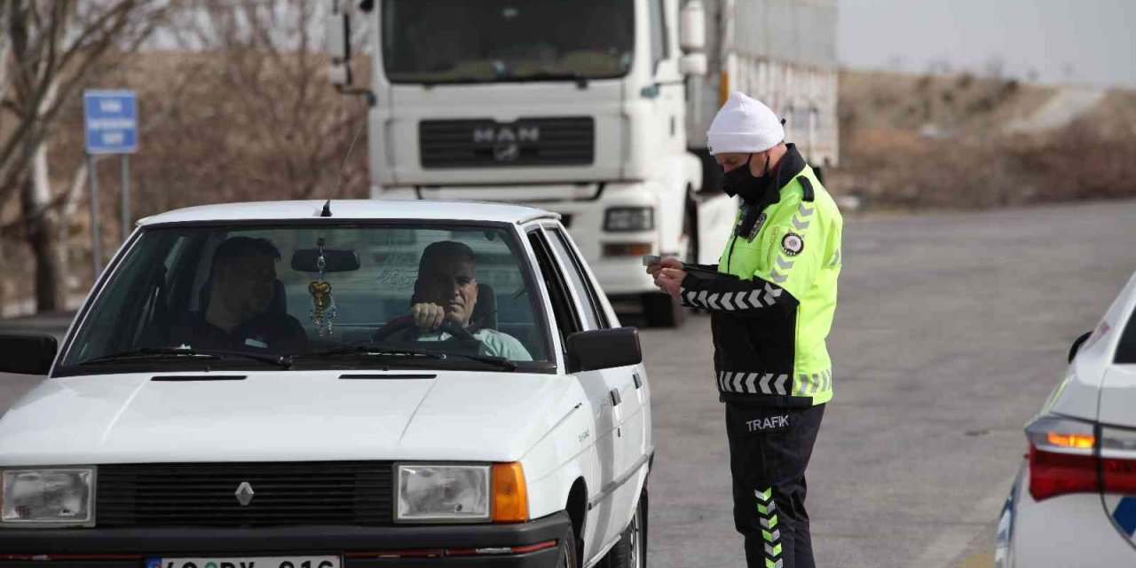 Bayram tatilinde yola çıkacak sürücülere "kurallara uyun" uyarısı