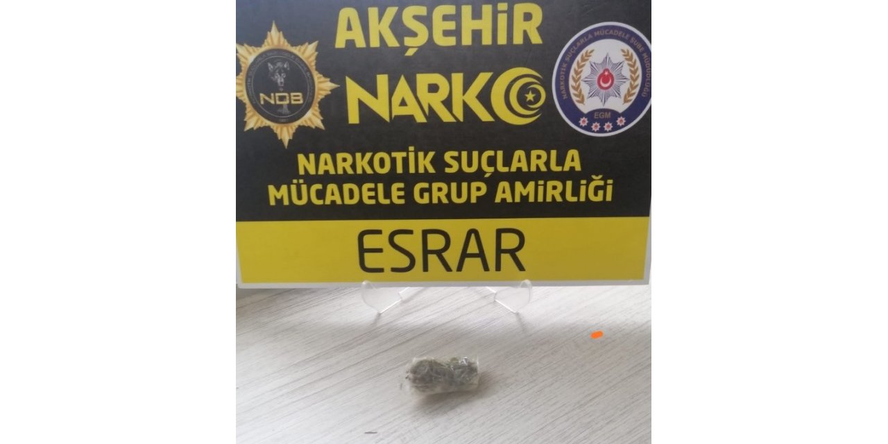 Cezaevine uyuşturucu sokmak isterken yakalandı