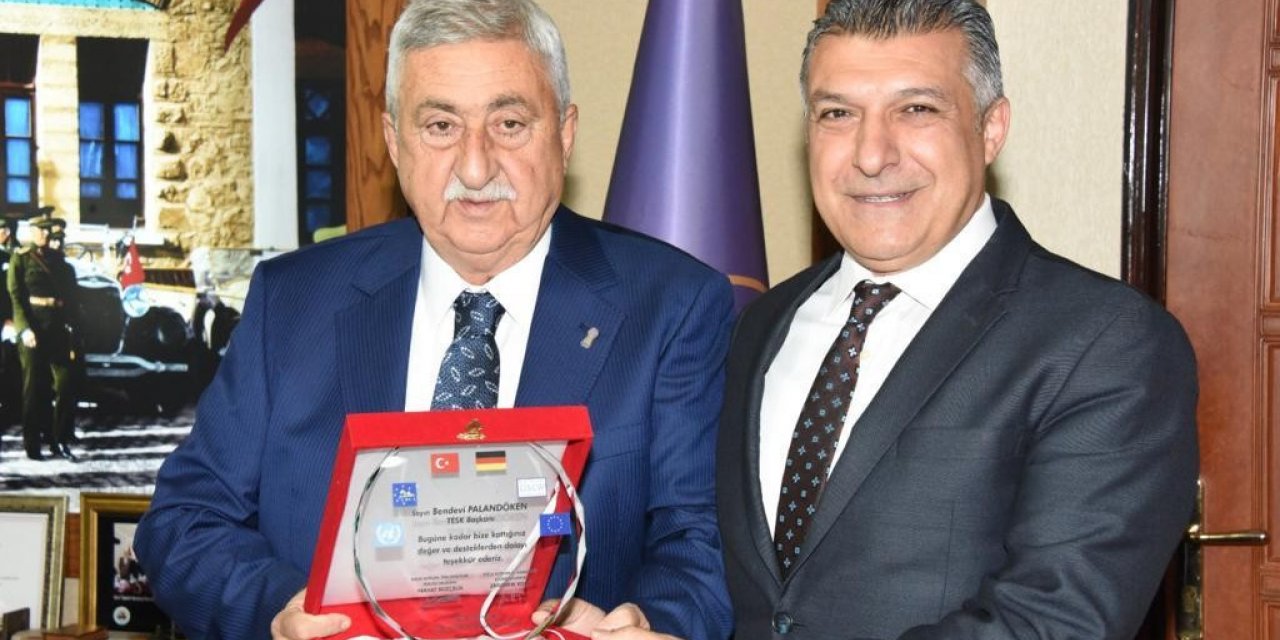 Diplomatlar birliğinden Palandöken’e plaket