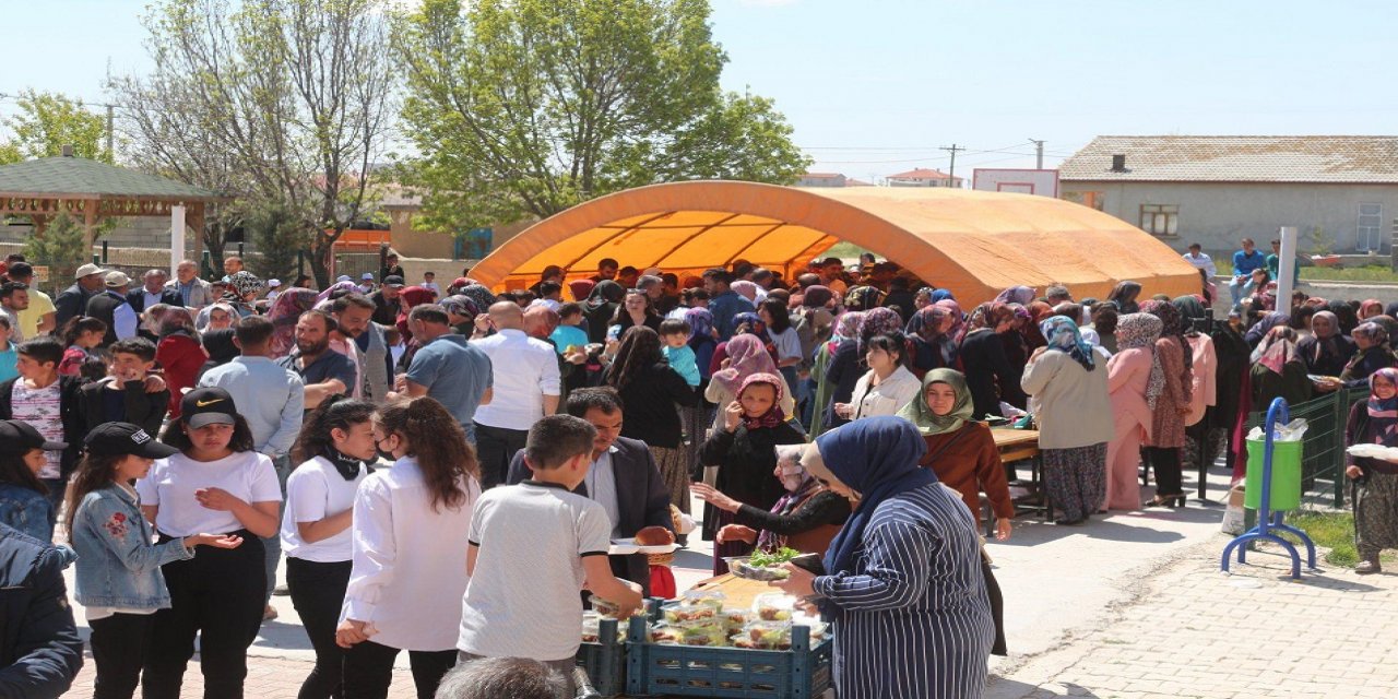 Eskil Ortakuyu İlk/Ortaokulunda okul yararına kermes düzenlendi