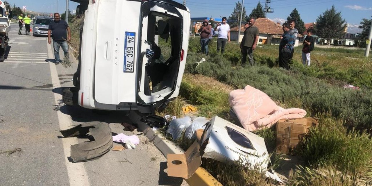 Konya’da hafif ticari araç takla attı: 1 yaralı