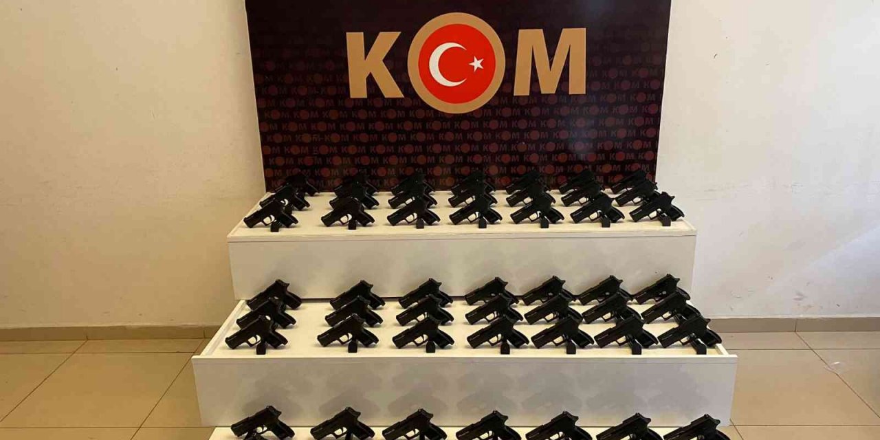 Çorap kutularının içinden adeta cephanelik çıktı