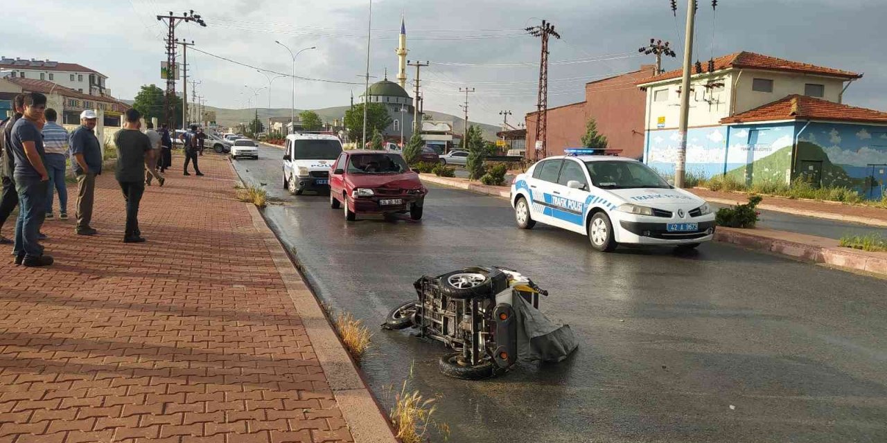 Otomobille elektrikli bisiklet çarpıştı: 1 ölü