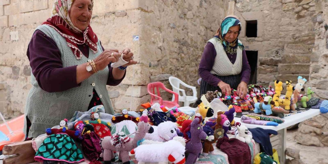 Annelerinden kalan mesleği kızları ve gelinleriyle sürdürüyorlar