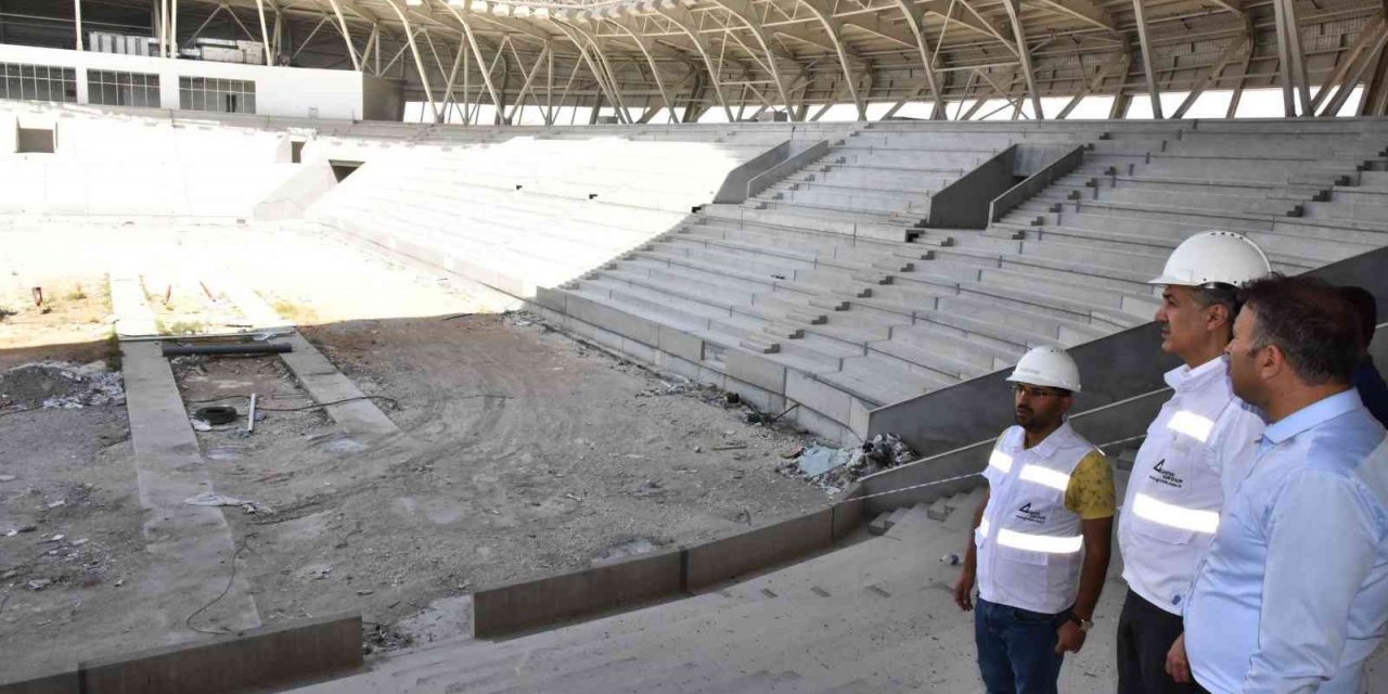 Vali Akkoyun kentteki spor yatırımlarını inceledi