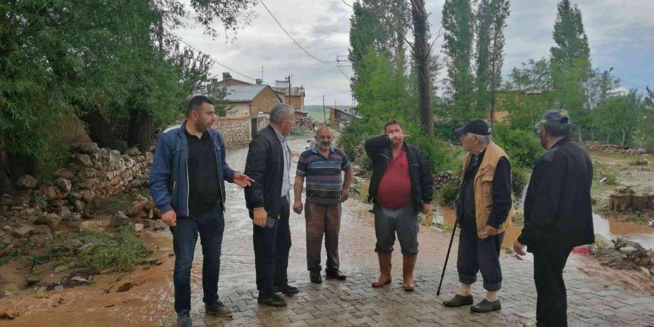 Sağanak yağış tarım arazilerini vurdu