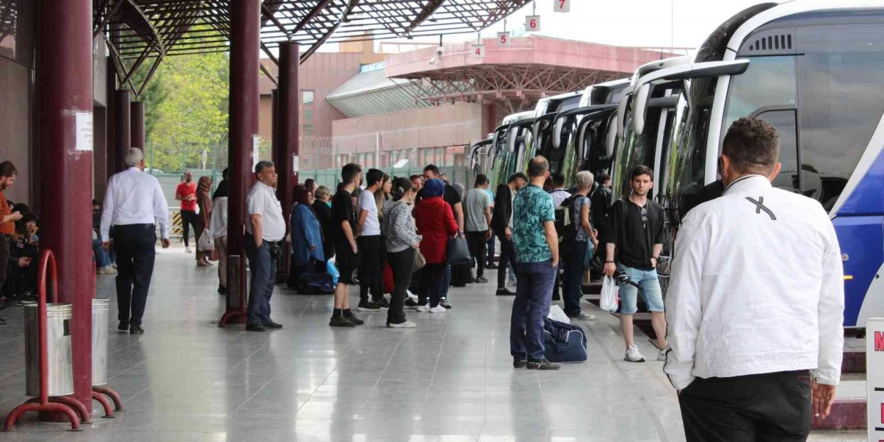 Eskişehir otobüs terminalinde hareketlilik