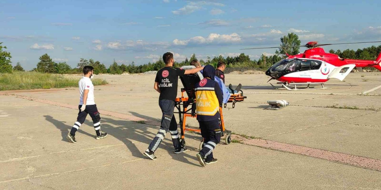 Ambulans helikopter kalp krizi geçiren hasta için havalandı