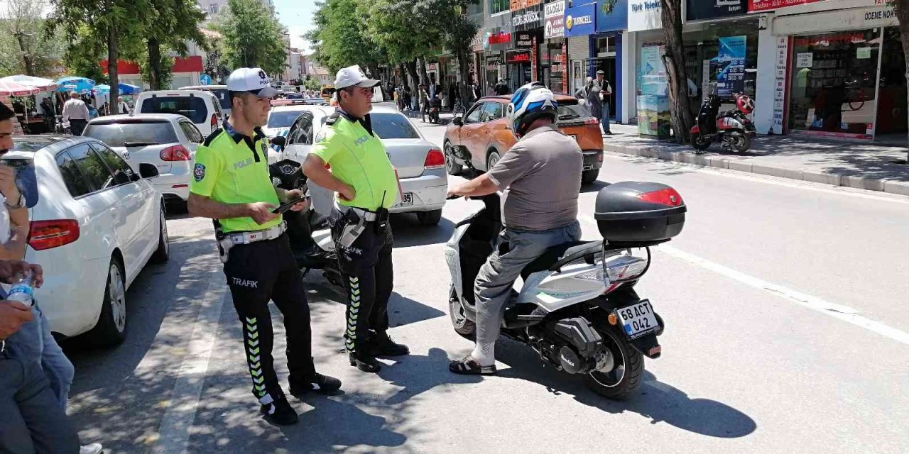 Trafikte kask ve emniyet kemeri denetimleri sürüyor