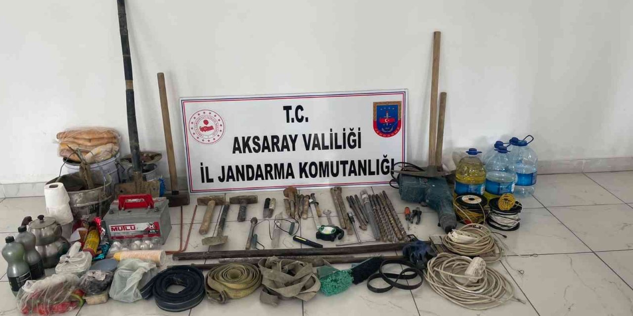 Defineci dinamitlerle birlikte suçüstü yakalandı