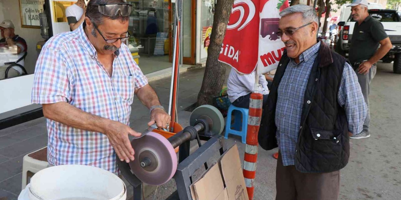 Aksaray’da bıçakçıların kurban mesaisi başladı