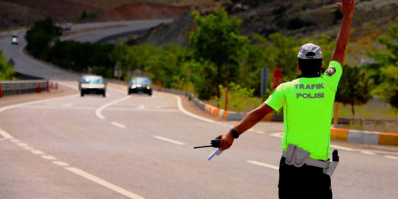 Konya polisinden tatil dönüşündeki sürücülere mola uyarası