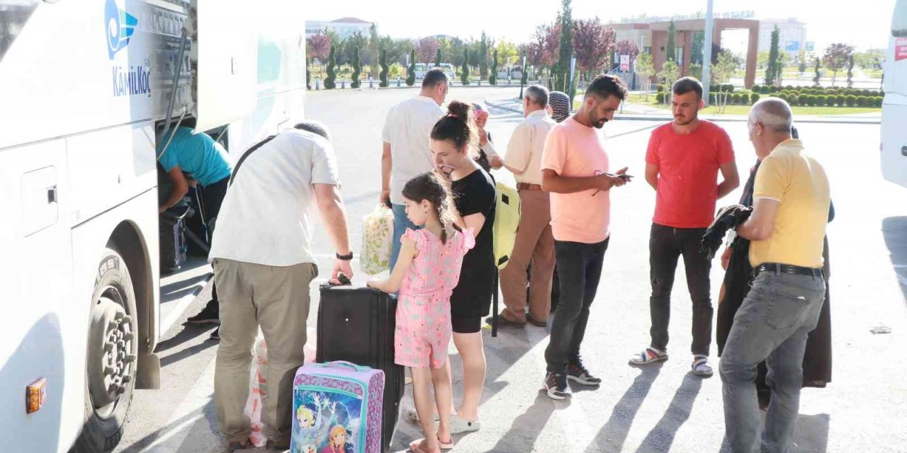 Bayram tatilinin ardından otogarda dönüş yoğunluğu