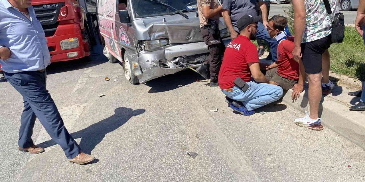 Konya’da 3 araçlı zincirleme kaza: 3 yaralı