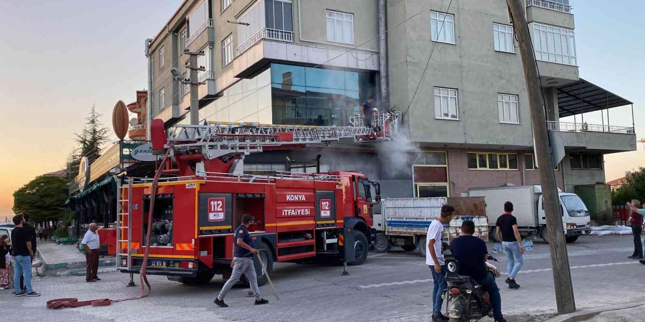 İş yerindeki baca yangını büyümeden söndürüldü