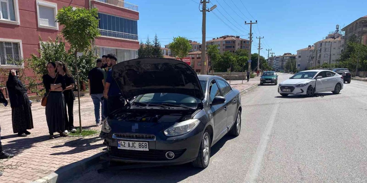 Konya’da 2 otomobil çarpıştı: 1 yaralı