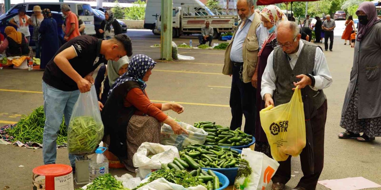 Köylü pazarında üreticiden tüketiciye taze sebze ve meyve