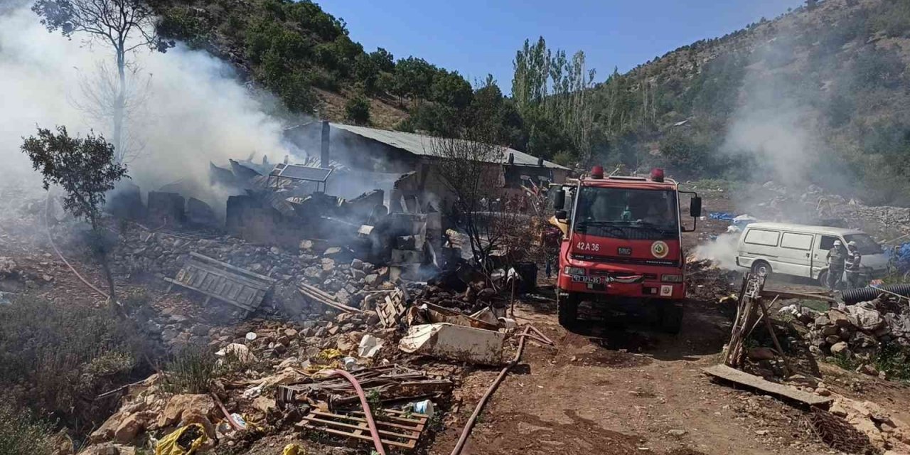 Seydişehir’de ev ve samanlık yangını: 1 yaralı