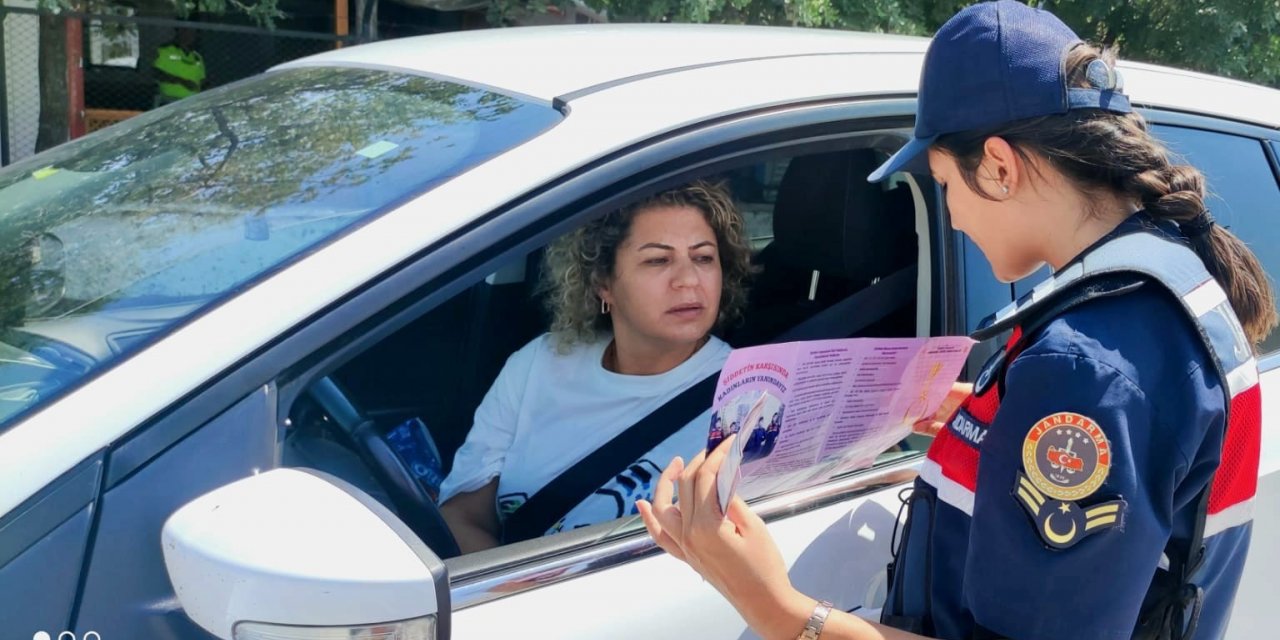 Kadın astsubaylardan kadın sürücü ve yolculara KADES eğitimi