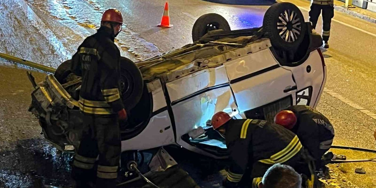 Kontrolden çıkan otomobil alt geçide düştü: 2 yaralı