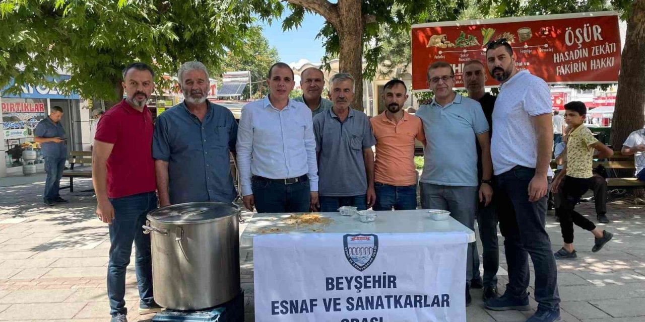 Beyşehir’de ağızlar aşureyle tatlandı