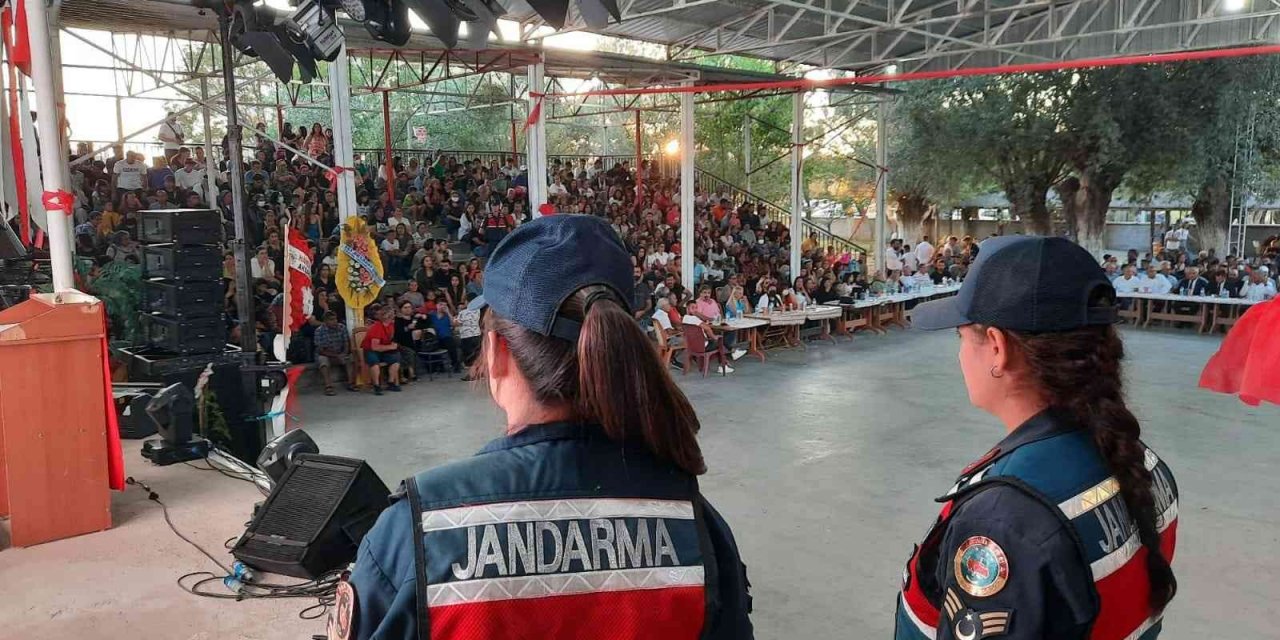 Festivalde sahneye çıkan jandarma 2 bin kişiye KADES eğitim verdi