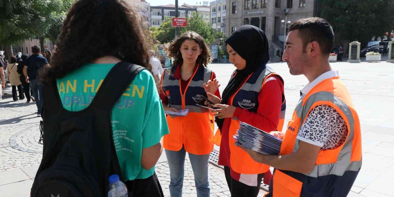 AFAD, 17 Ağustos depreminin 23. yıl dönümünde vatandaşları bilinçlendirdi